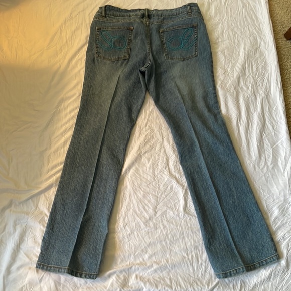 Women’s Bejeweled and Fancy Jeans - Picture 7 of 8